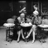 Chaise de bar pour terrasse en rotin café de Paris noir avec accoudoirs