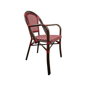 Super-Seat | Nachrichtentitel | Der Wicker Hospitality Chair Café de Paris hat eine rote geflochtene Sitzfläche und Rückenlehne, einen dunkelbraunen Rahmen mit geschwungenen Armlehnen und leicht geneigte Beine für Stabilität. Geeignet für die Verwendung im Innen- oder Außenbereich der Terrasse. |. | Catering Möbel