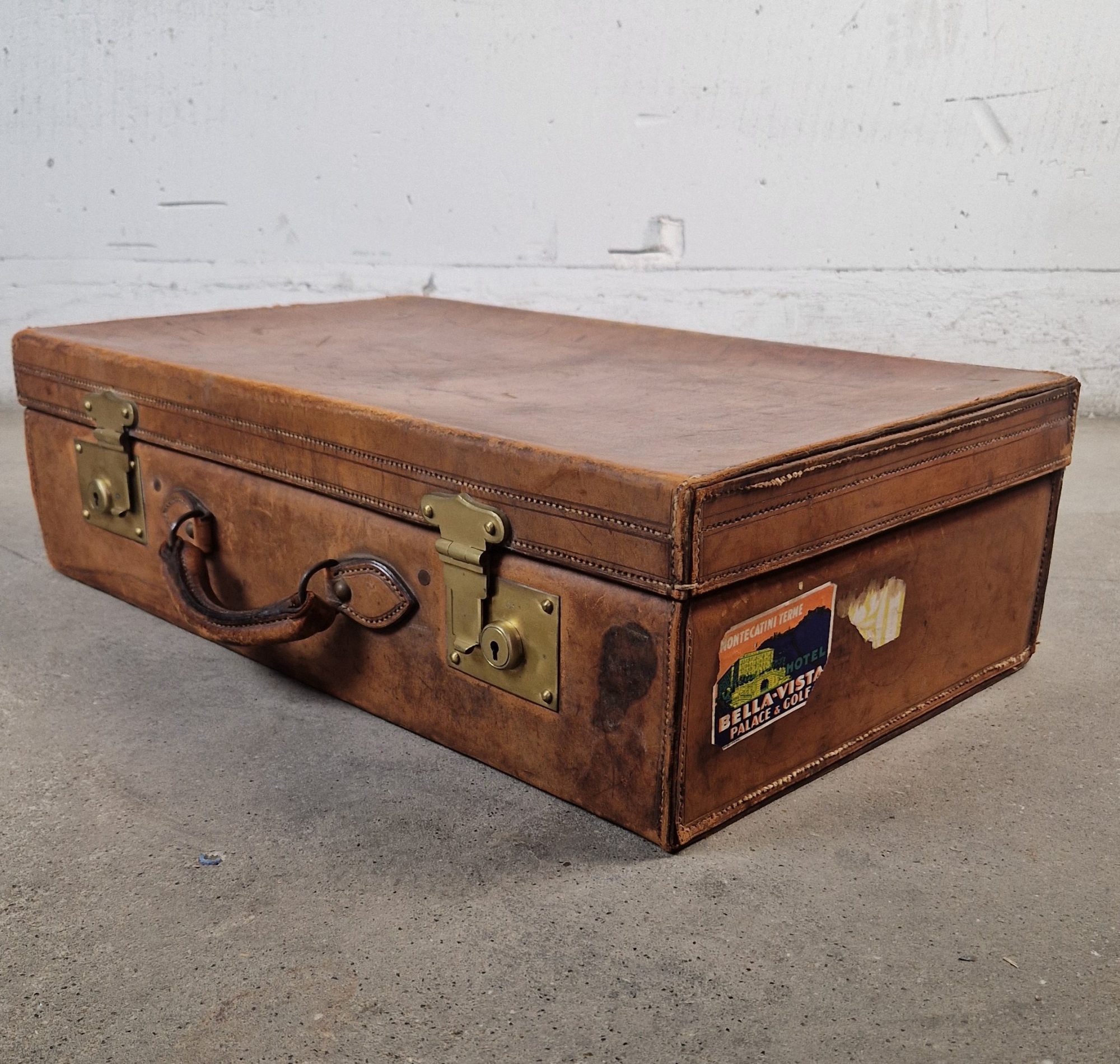 Ensemble de valises anciennes en cuir vintage, Pendragon Steamer Trunks