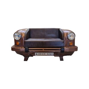 Super-Seat | De Aubry Gaspard Ambassador Autobank | Donkerbruin leer en metalen accenten, vergelijkbaar met een vintage auto. | Horecameubilair