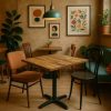 Super-Seat | Een gezellig café met een Horeca tafels mango hout 'World' serie tafel van 70x70cm en twee niet bij elkaar passende stoelen | Mango houten tafel, een groene stoffen bank, metalen en houten stoelen, warme beige tinten. | Horecameubilair