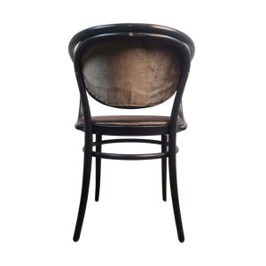 Super-Seat | Die Michael Thonet 210 Vintage Bugholz-Armstühle Mokka | Schwarzer Holzstuhl mit gebogenem Teppich, runde mokkafarbene Polsterung, Holzrahmen. | Horecameubilair