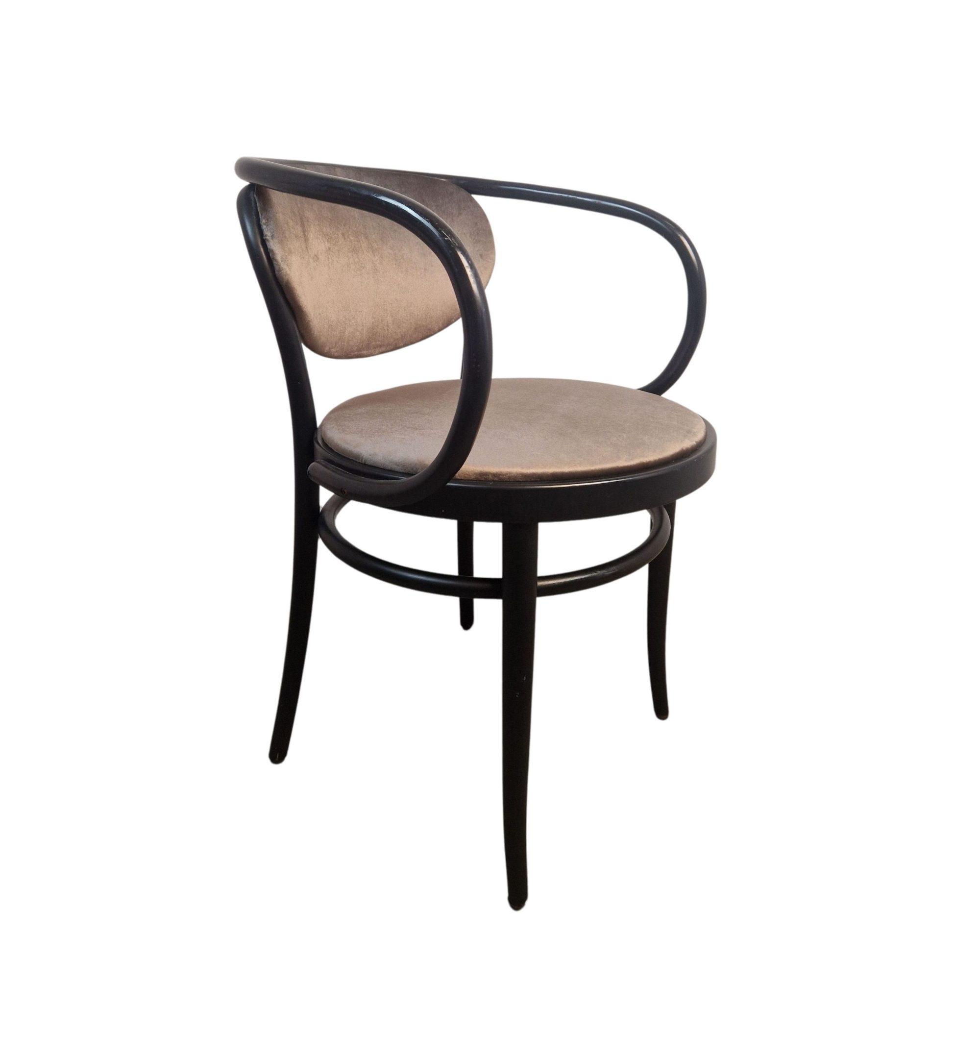 Super-Seat | Die Michael Thonet 210 Vintage Bugholz-Armstühle Mokka | Donker gebeitst houten stoel met gebogen rug, ronde beklede zitting en rugleuning. | Horecameubilair