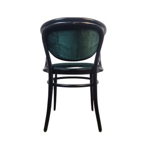 Super-Seat | Eine Rückansicht des Michael Thonet 210 Vintage Bugholz-Armstühle Mokka | Schwarzer Holzstuhl, gebogener Teppich, grüner Samtbezug, weißer Hintergrund. | Horecameubilair
