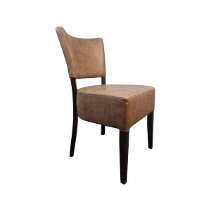 Super-Seat | The Lisa retro horeca stoelen bruin | Bruine leren stoel met gebogen vloerkleed, vier donkere houten poten, retro uitstraling. | Horecameubilair